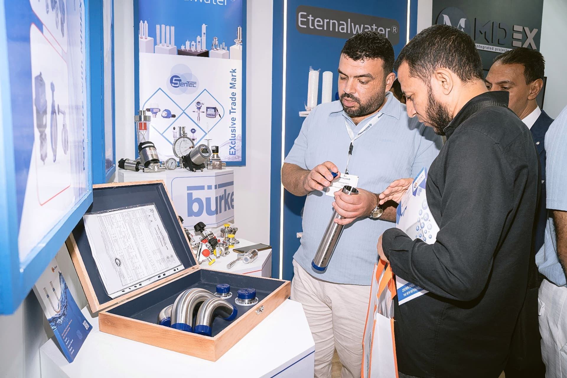 Displaying Stainless Steel Fittings & Valves